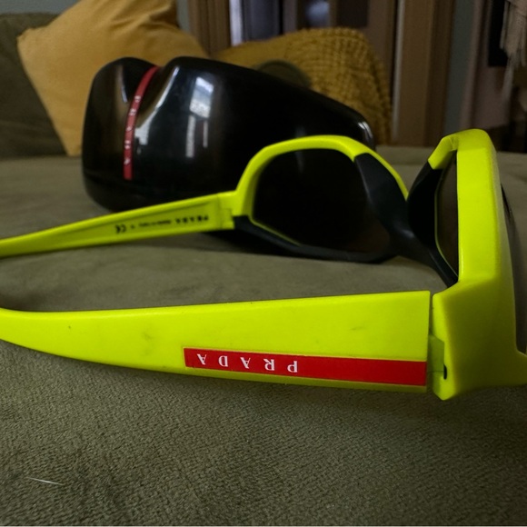 🛍️😎PRADA Sport Sunglasses 😎🛍️ - Picture 2 of 8